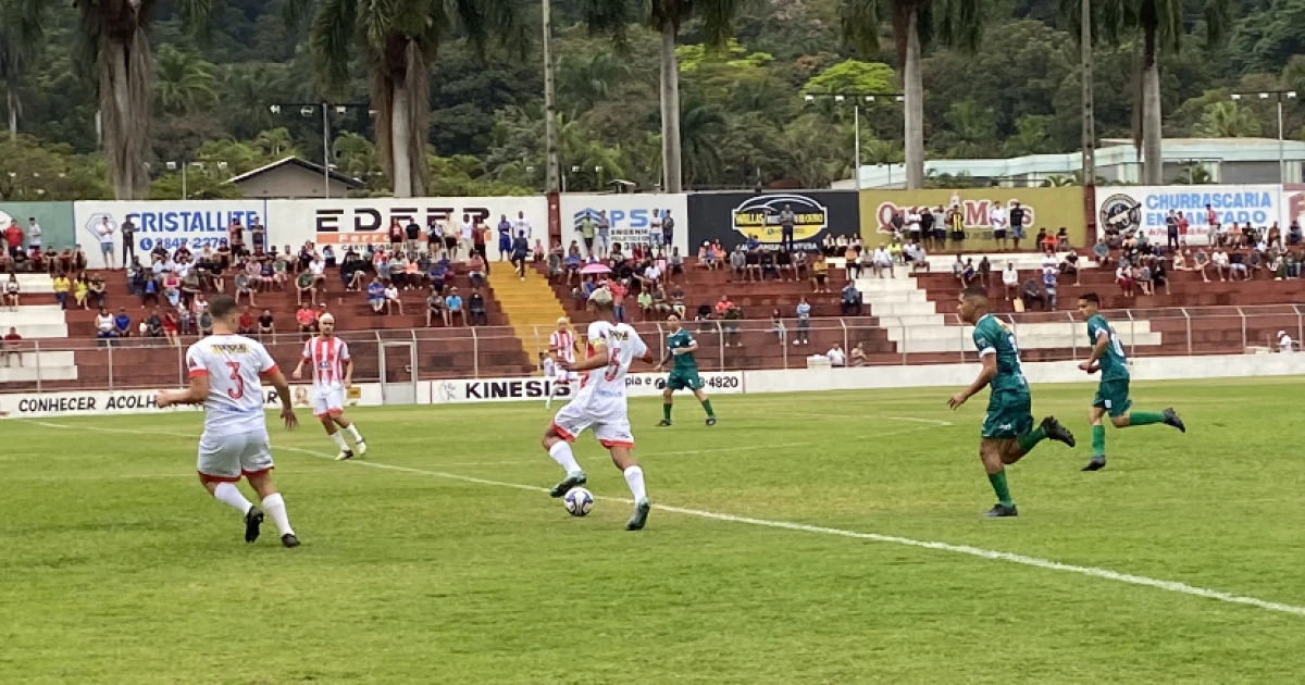 Cachoeirinha faz gol nos acréscimos e é campeão do Acesitano de Juniores