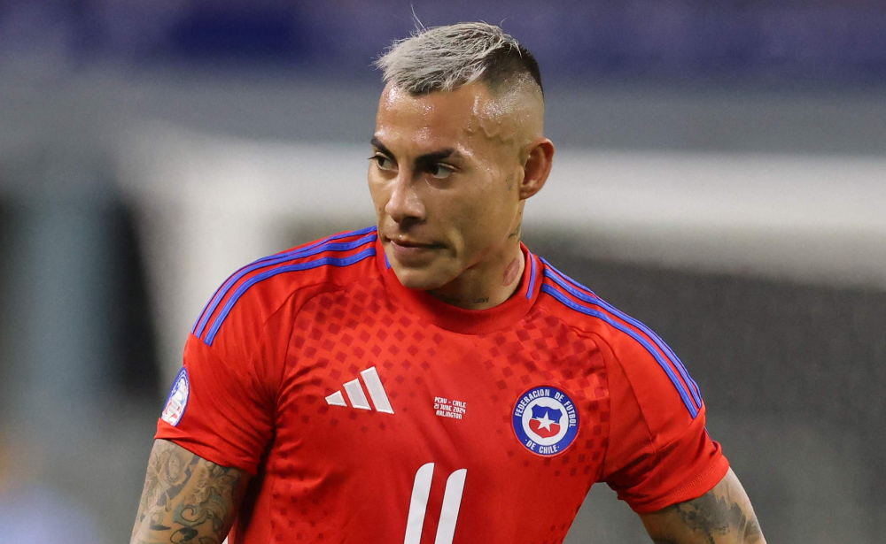 Eduardo Vargas em ação pela Seleção Chilena (foto: Ron Jenkins/AFP)