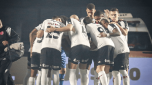 Jogadores do Vasco em partida contra Athletico-PR, na Série A (foto: Matheus Lima/Vsaco da Gama)