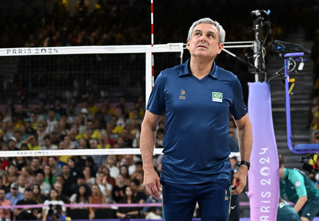 José Roberto Guimarães, técnico da Seleção Brasileira Feminina de Vôlei, em vitória sobre a República Dominicana em Paris 2024 (foto: Leandro Couri/EM/DA/Press )