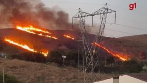 VÍDEO: incêndios assustam moradores em bairros de Governador Valadares