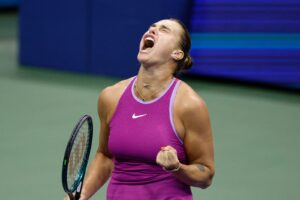 Sabalenka vibra (foto: Timothy A. Clary/AFP)