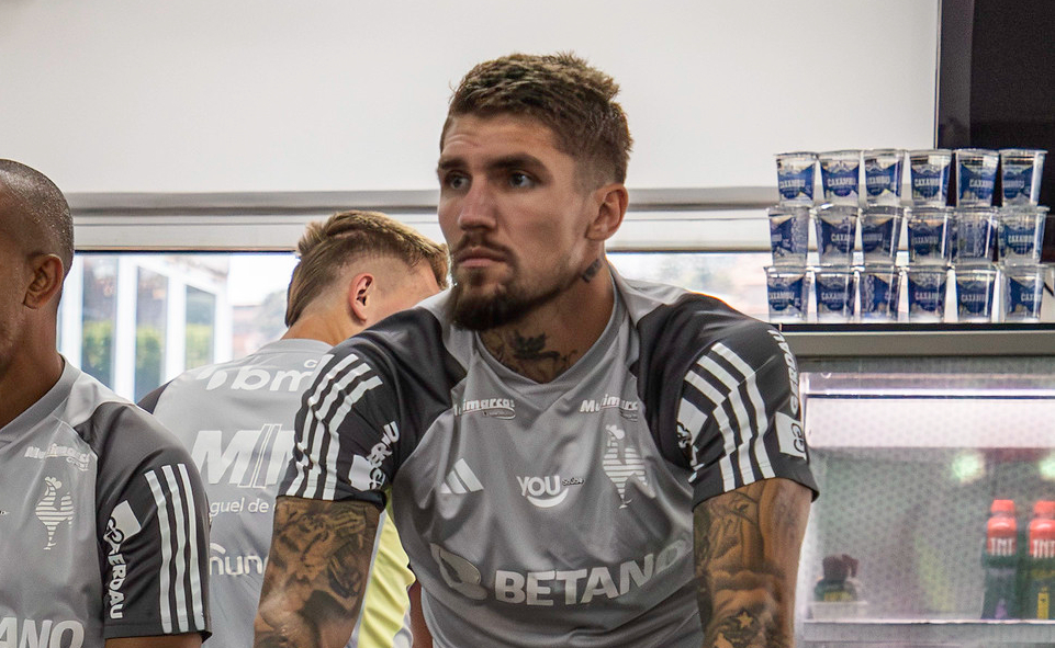 Lyanco, zagueiro do Atlético, durante treinamento na Cidade do Galo (16/9) (foto: Paulo Henrique França/Atlético)