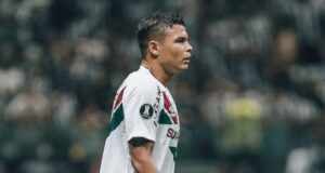 Zagueiro de 40 anos tem sido peça fundamental do Fluminense (foto: LUCAS MERÇON / FLUMINENSE F.C.)