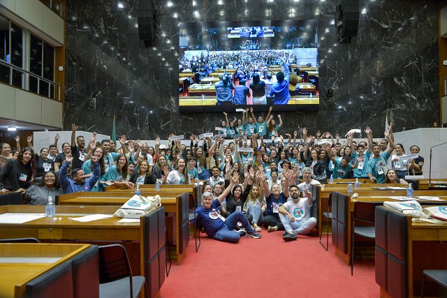 ALMG: Estudantes aprovam documento final com propostas para a melhoria do ensino escolar