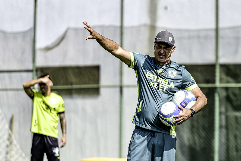 Além do Santos: meta de Lisca no América passa por jogos contra times de baixo da tabela