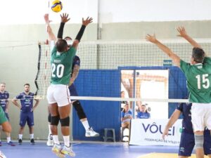 Campeão da Libertadores pelo Atlético estreia em torneio master de vôlei