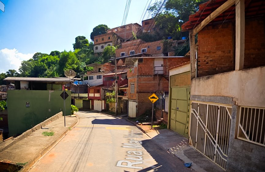 Jovem é presa suspeita de incendiar veículos do ex-namorado no bairro Canaã