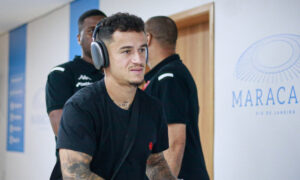 Philippe Coutinho em viagem do Vasco (foto: Matheus Lima/Vasco)