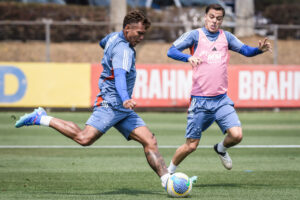 Gabriel Veron em treino do Cruzeiro (foto: Gustavo Aleixo/Cruzeiro)