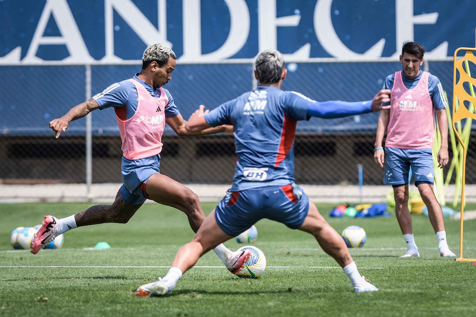 Jogadores em preparação para duelo contra o São Paulo (foto: Gustavo Aleixo/Cruzeiro)