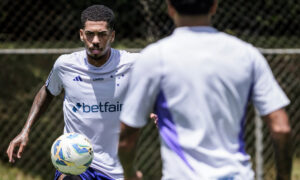 Cruzeiro negocia zagueiro com clube dos Emirados Árabes