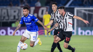 Cruzeiro x Libertad: onde assistir, horário e escalações pelas quartas da Sul-Americana