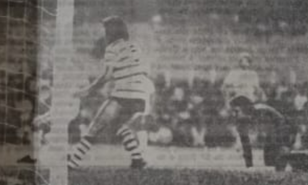 Jogo entre Cruzeiro e Sporting, no Mineirão, em 1974 (foto: Arquivo EM)