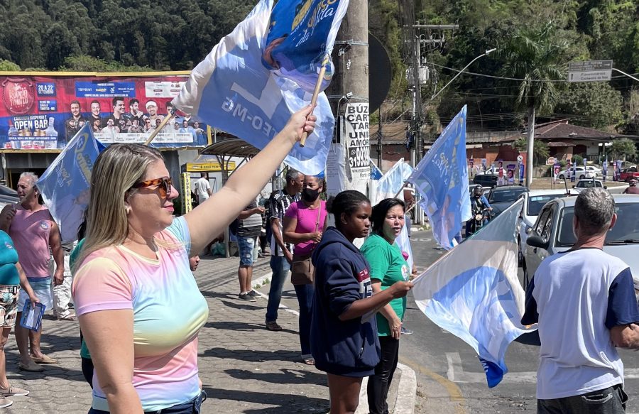 ELEIÇÕES 2024: Neste domingo, Doutor Renato participou de bandeiraço e pediu votos na Feira do Timirim