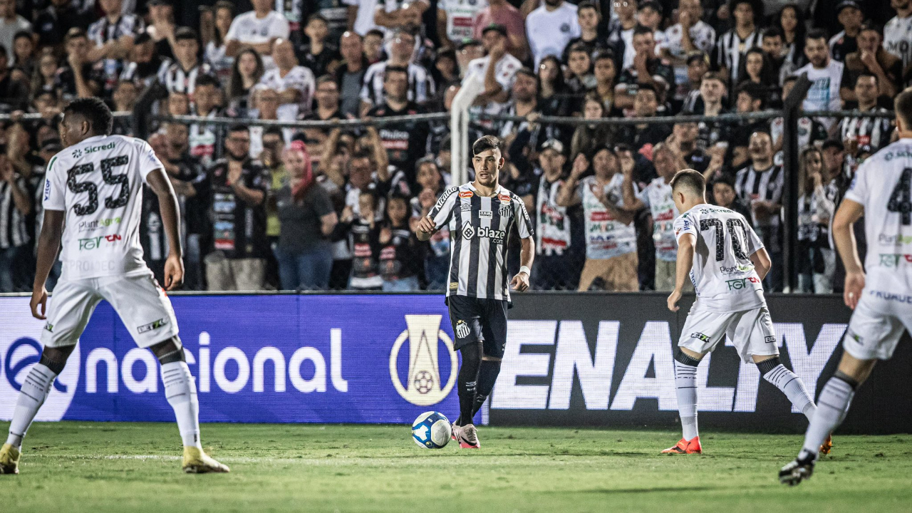 Santos e Operário em ação no primeiro turno da Série B (foto: Divulgação/Santos)