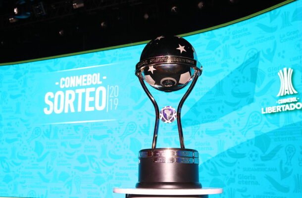 Troféu da Copa Sul-Americana (foto: Divulgação/Conmebol)