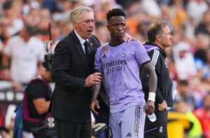 Técnico e jogador (foto: Oscar del Pozo/AFP via Getty Images)