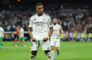 Mbappé desencanta, e Real Madrid vence Betis no Campeonato Espanhol