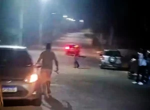 Mulher perde a vida em Santana do Paraíso após acidente de moto seguido de agressão.