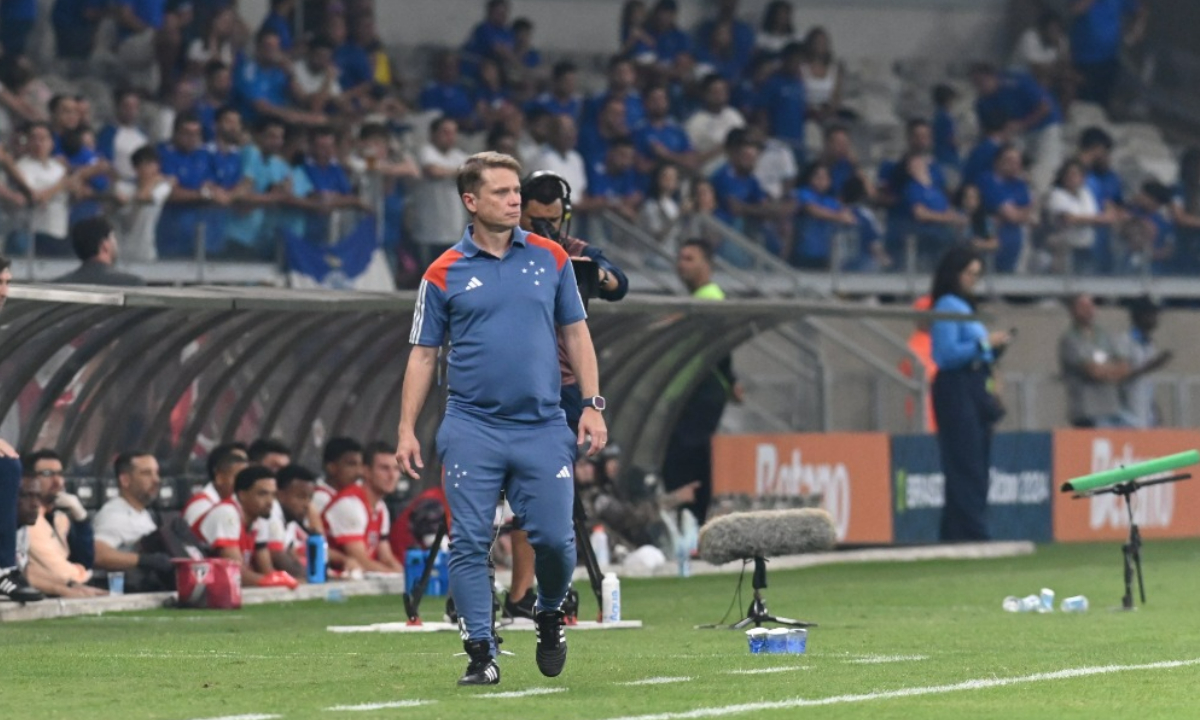 Seabra reage a protesto da torcida do Cruzeiro após derrota para São Paulo: ‘Concordo’