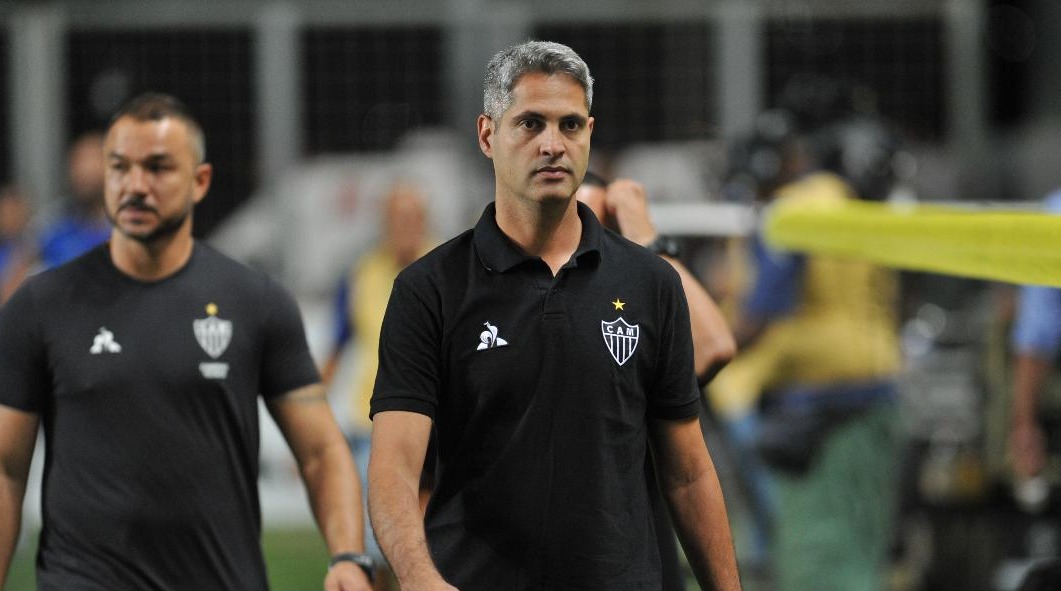 Série C: ex-técnico do Atlético fica perto de levar clube à B