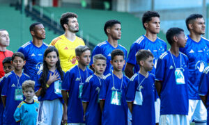 Time sub-20 do Cruzeiro antes de jogo (foto: Gustavo Martins/Cruzeiro)