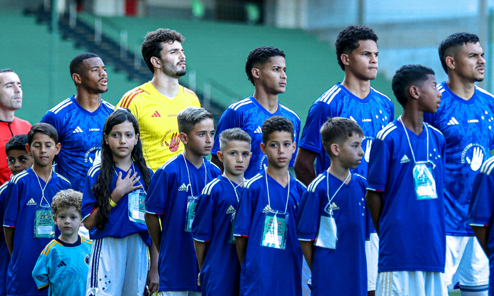 Time sub-20 do Cruzeiro antes de jogo (foto: Gustavo Martins/Cruzeiro)