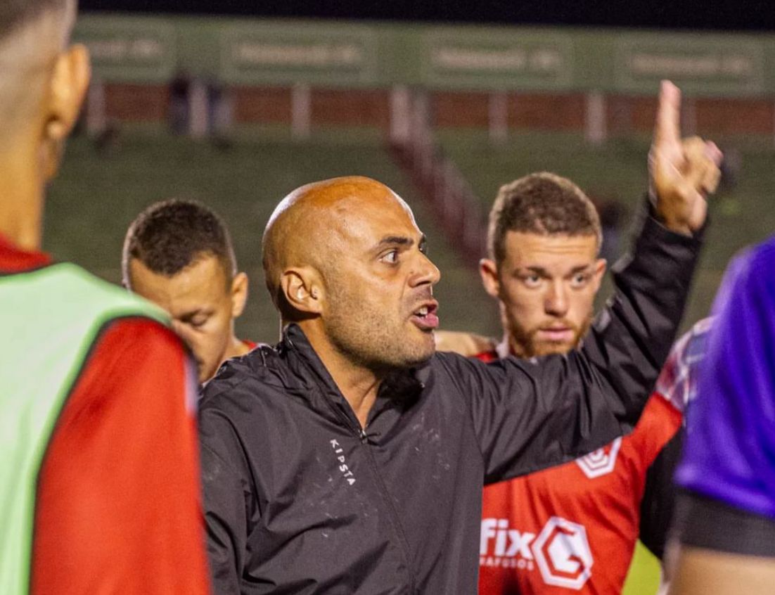 Tiago Miguel, agora ex-técnico do Atlético de Três Corações (foto: Instagram Tiago Miguel/Reprodução)