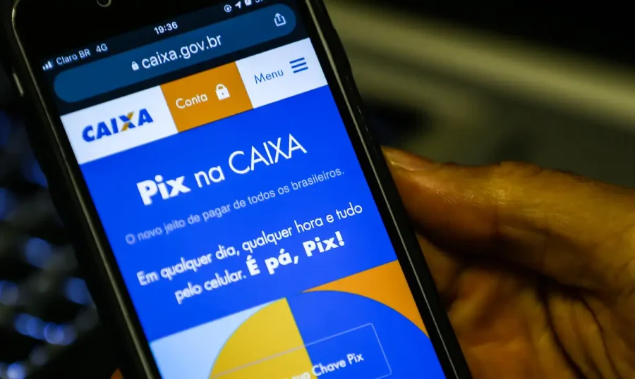 Usuários têm dificuldades para usar Pix em aplicativo da Caixa. Serviço apresenta instabilidade desde domingo