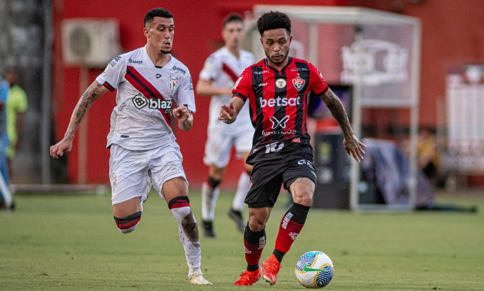 Partida entre Vitória e Atlético-GO pelo primeiro turno do Campeonato Brasileiro (foto: Vitória/Divulgação)