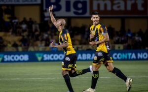 Waguininho marcou os dois gols do Novorizontino (foto: Higor Basso/Novorizontino/Divulgação)