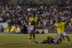 Botafogo-PB e São Bernardo empataram pela Série C (foto: Cristiano Santos/Botafogo-PB)