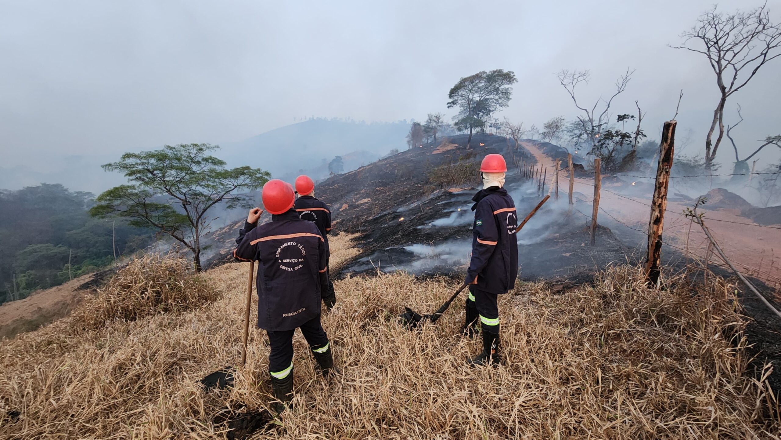 Brigada de incêndios da Prefeitura de Timóteo atua no controle das queimadas