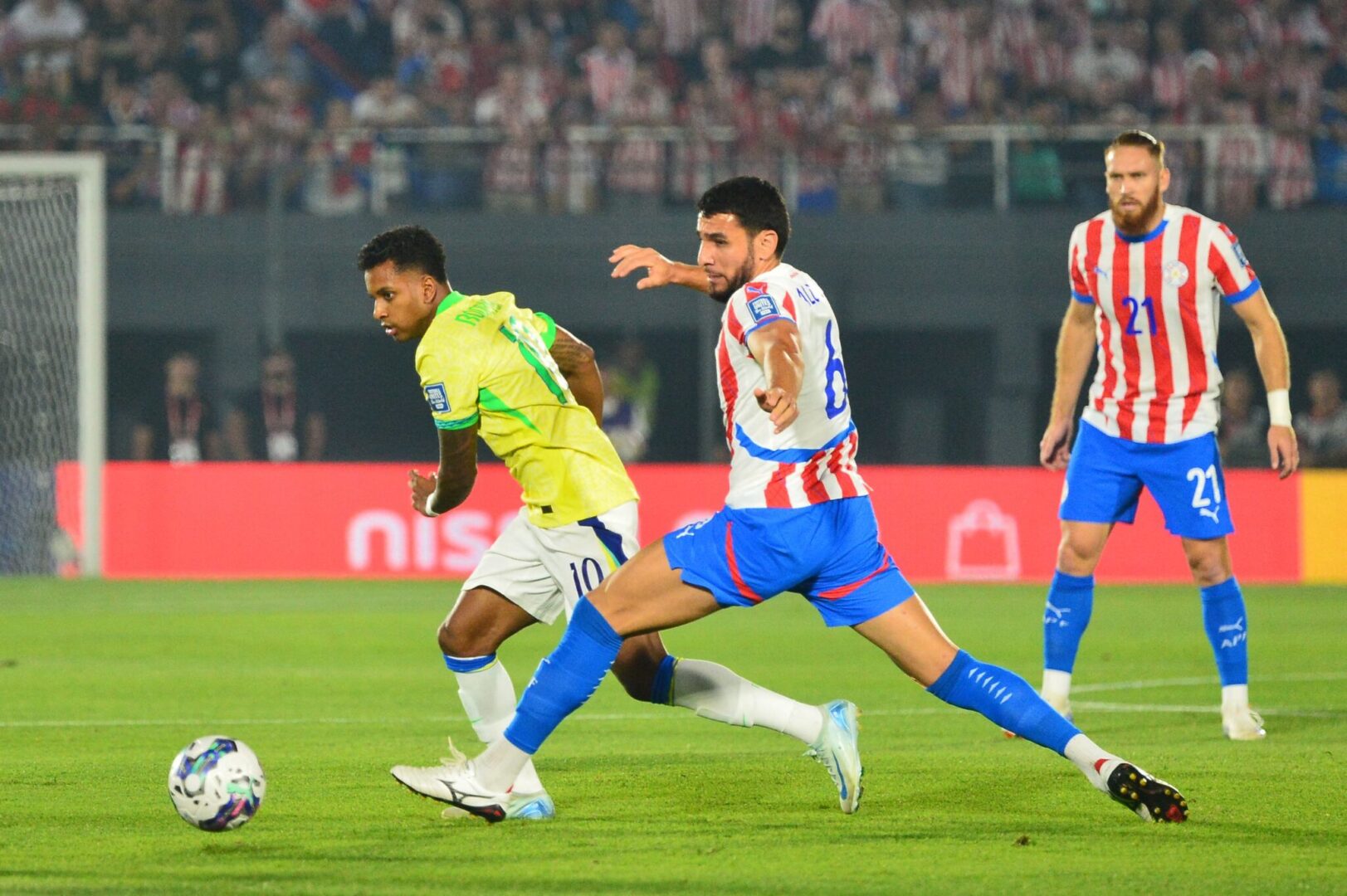 Junior Alonso em Paraguai x Brasil (foto: Daniel Duarte/AFP)