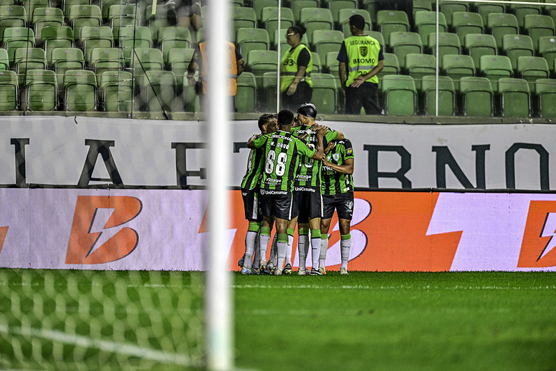 Jogadores do América se reúnem (foto: Mourão Panda/América)