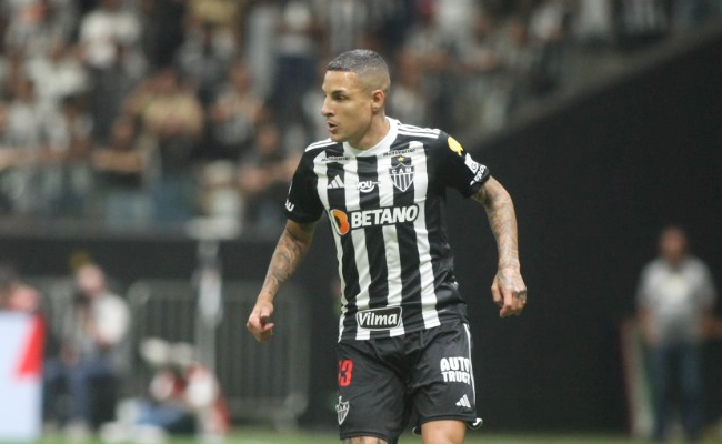 Guilherme Arana, do Atlético, em ação diante do São Paulo na Arena MRV (foto: Edésio Ferreira/EM/D.A Press)