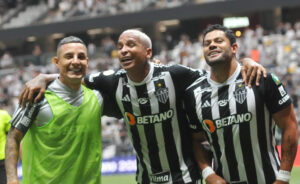 Arana, Deyverson e Hulk durante vitória do Atlético sobre o Bragantino (foto: Gladyston Rodrigues/EM/D.A Press)