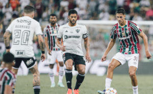 Jogadores de Atlético e Fluminense durante duelo pelas quartas da Libertadores (foto: Lucas Merçon/Fluminense)