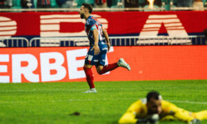 Everton Ribeiro comemora gol do Bahia sobre o Atlético (foto: Letícia Martins/Bahia)