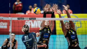 Jogadoras de vôlei de Minas e Praia (foto: Hedgard Moraes/MTC)