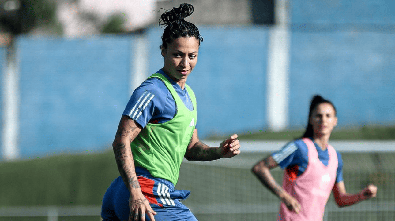 Byanca Brasil, atacante do Cruzeiro (foto: Byanca Brasil está de volta entre as relacionadas do Cruzeiro após quatro partidas)