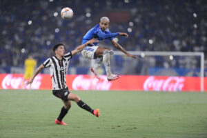 Lance de Cruzeiro x Libertad (foto: Alexandre Guzanshe/EM/DA Press)