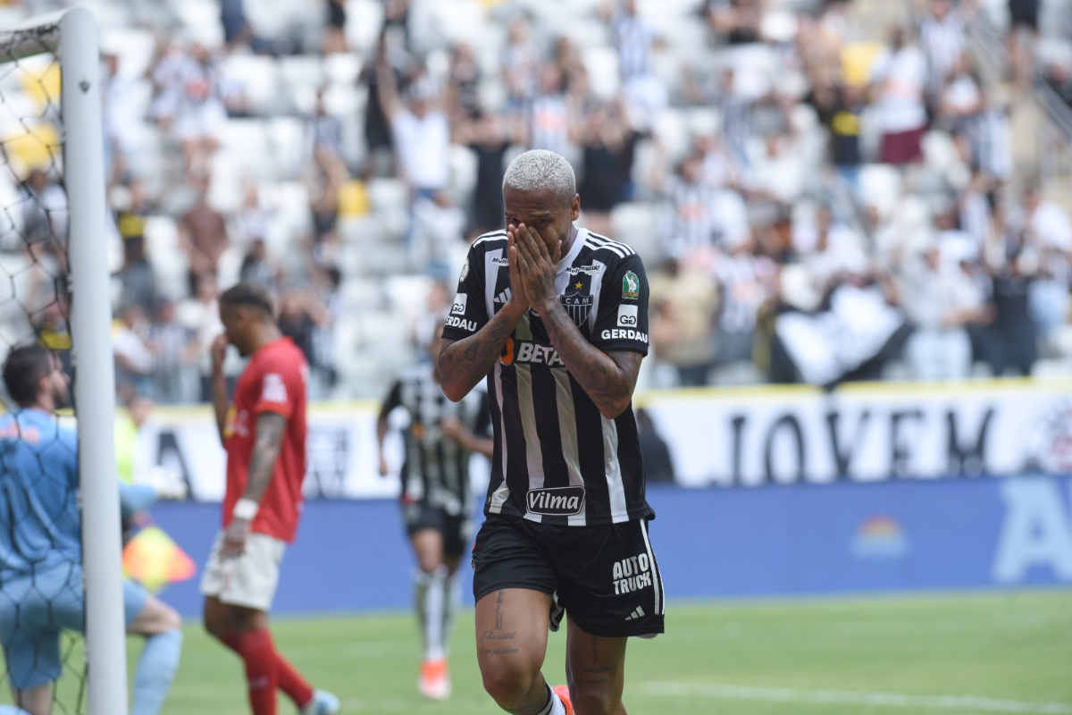 Deyverson chorando após marcar pelo Atlético (foto: Gladyston Rodrigues/EM/D.A Press)