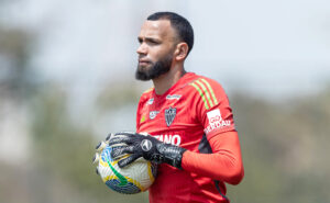 Everson, goleiro do Atlético, durante treinamento na Cidade do Galo (20/9) (foto: Pedro Souza/Atlético)