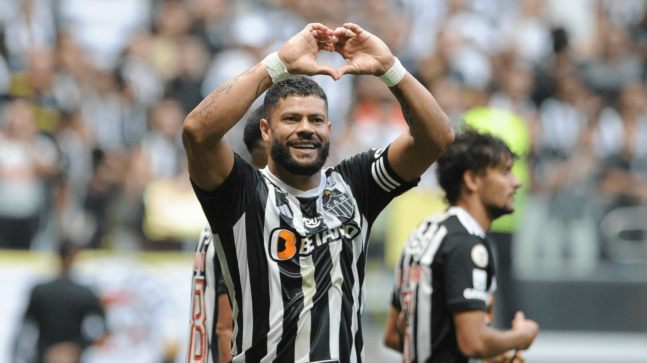 Pai de Hulk exibe sala de troféus do atacante: ‘Somos Galo’