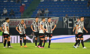 Jogadores do Libertad (foto: Daniel Duarte / AFP)