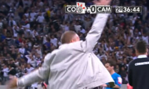 Dancinha de Mano em vitória o Corinthians sobre o Atlético ficou marcada na história da Copa do Brasil (foto: Reprodução/Globo)