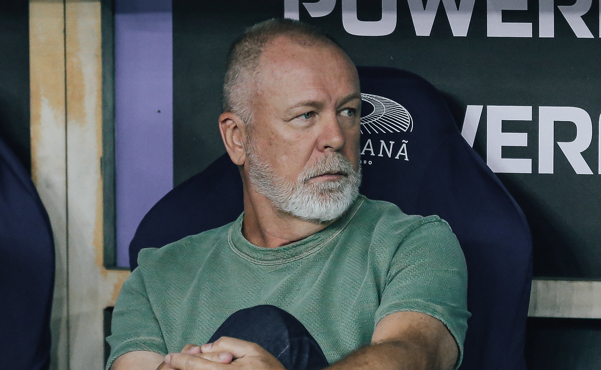 Mano Menezes, técnico do Fluminense, antes de duelo contra o Atlético pela Libertadores (foto: Lucas Merçon/Fluminense)