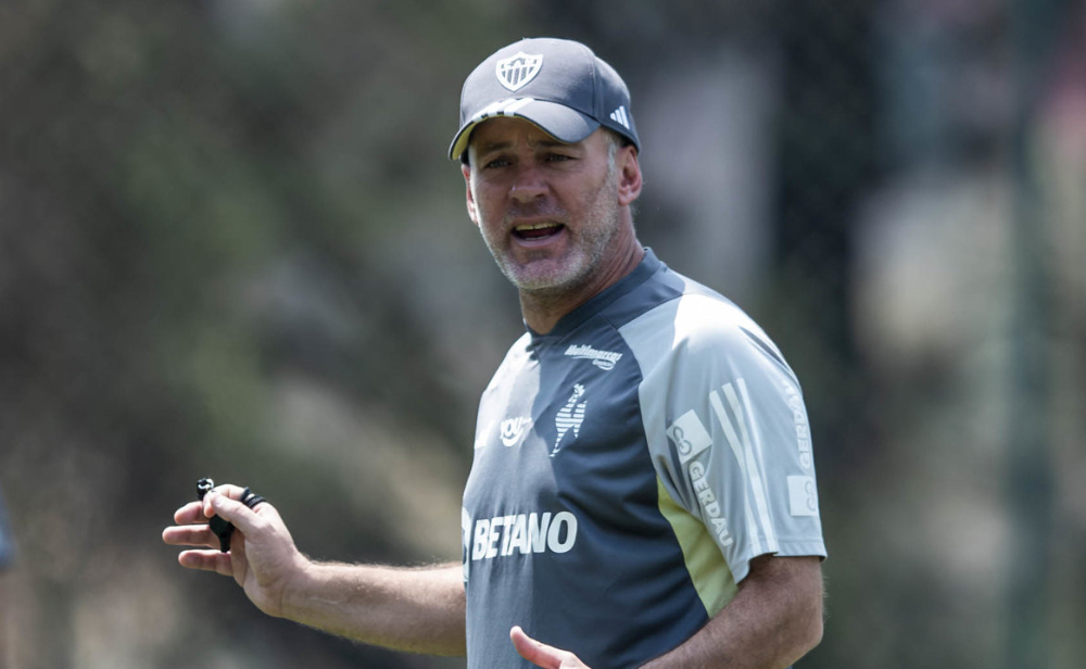 Gabriel Milito, técnico do Atlético, durante treinamento na Cidade do Galo (foto: Pedro Souza/Atlético)